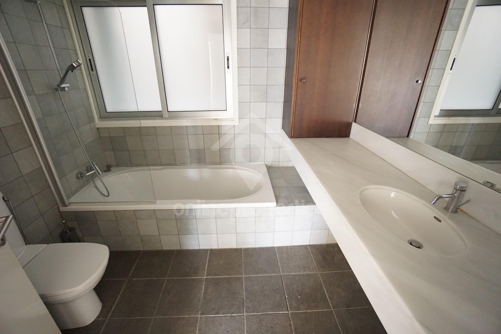 To change image, hover mouse over thumbnails below