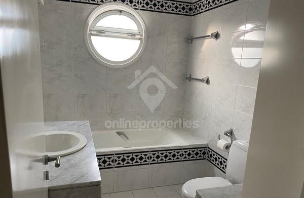 To change image, hover mouse over thumbnails below