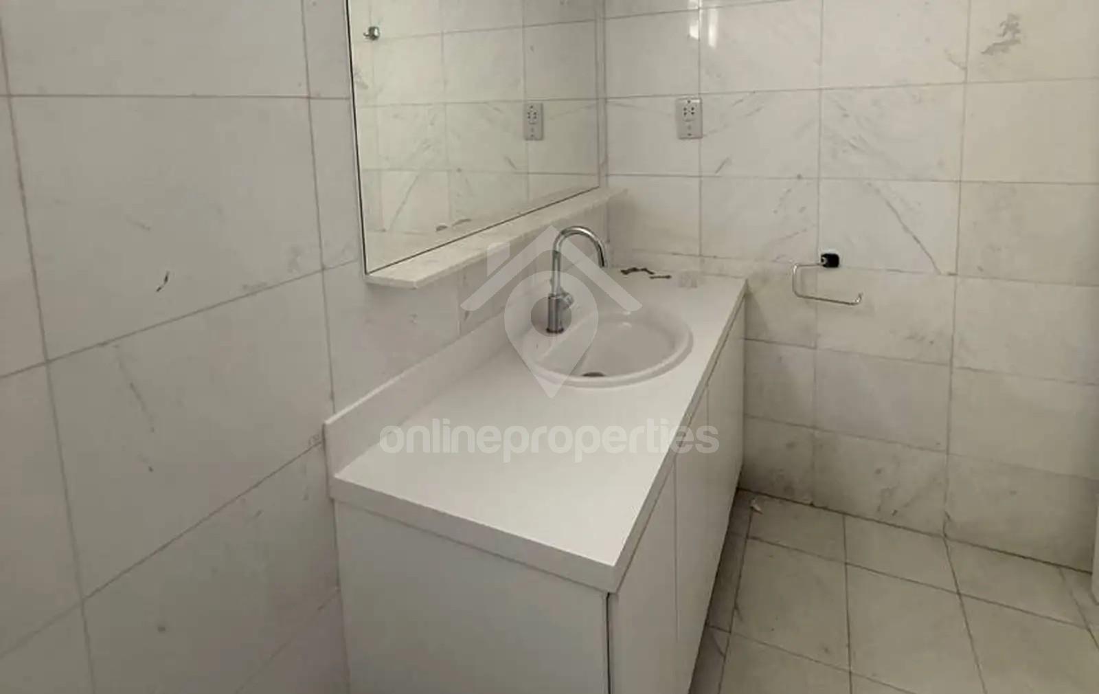 To change image, hover mouse over thumbnails below