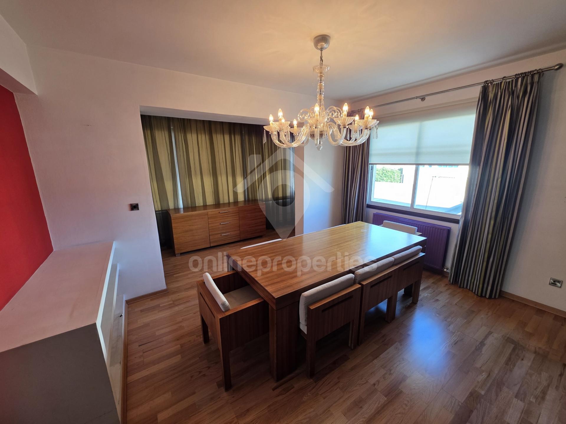 To change image, hover mouse over thumbnails below