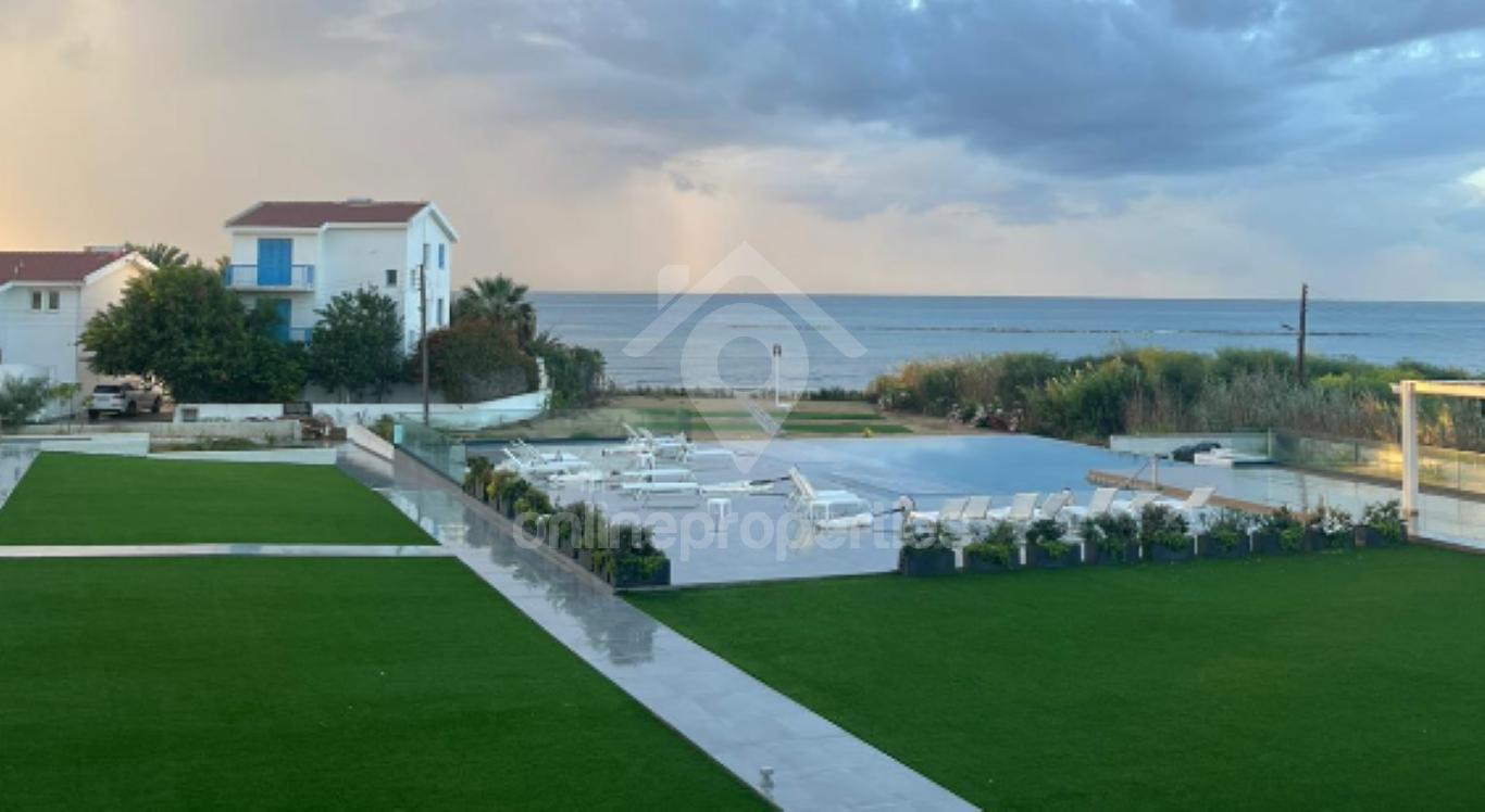 To change image, hover mouse over thumbnails below