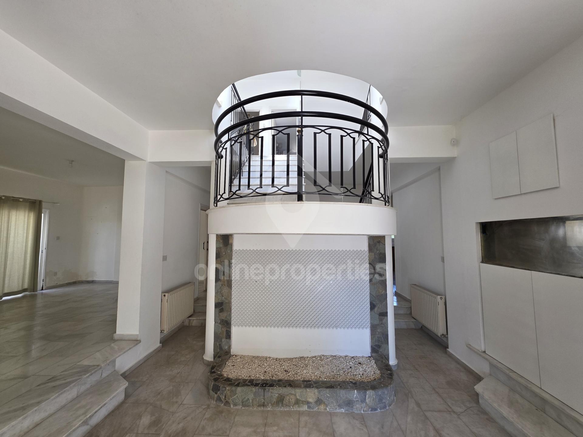 To change image, hover mouse over thumbnails below