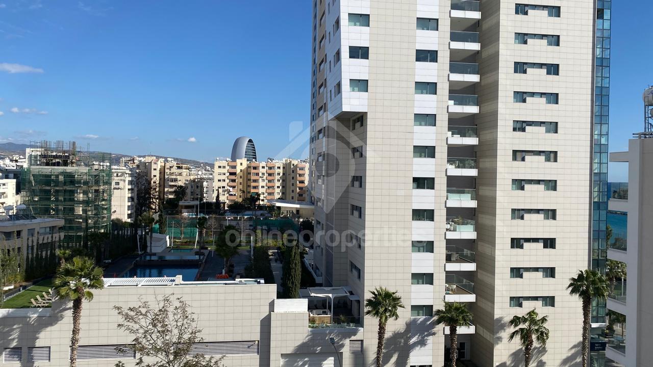 To change image, hover mouse over thumbnails below