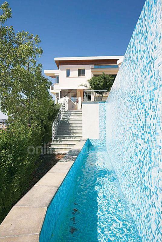 To change image, hover mouse over thumbnails below