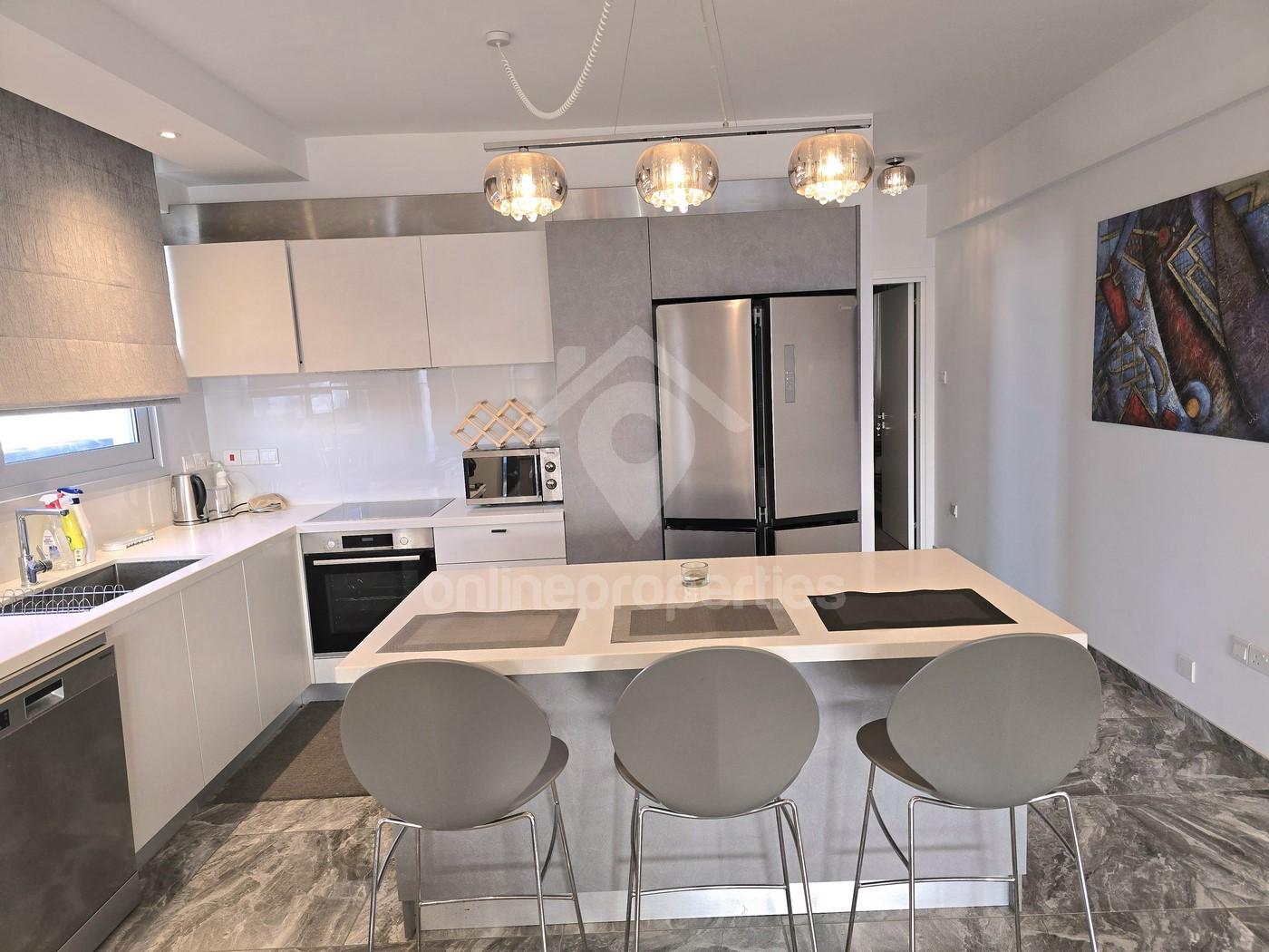 To change image, hover mouse over thumbnails below