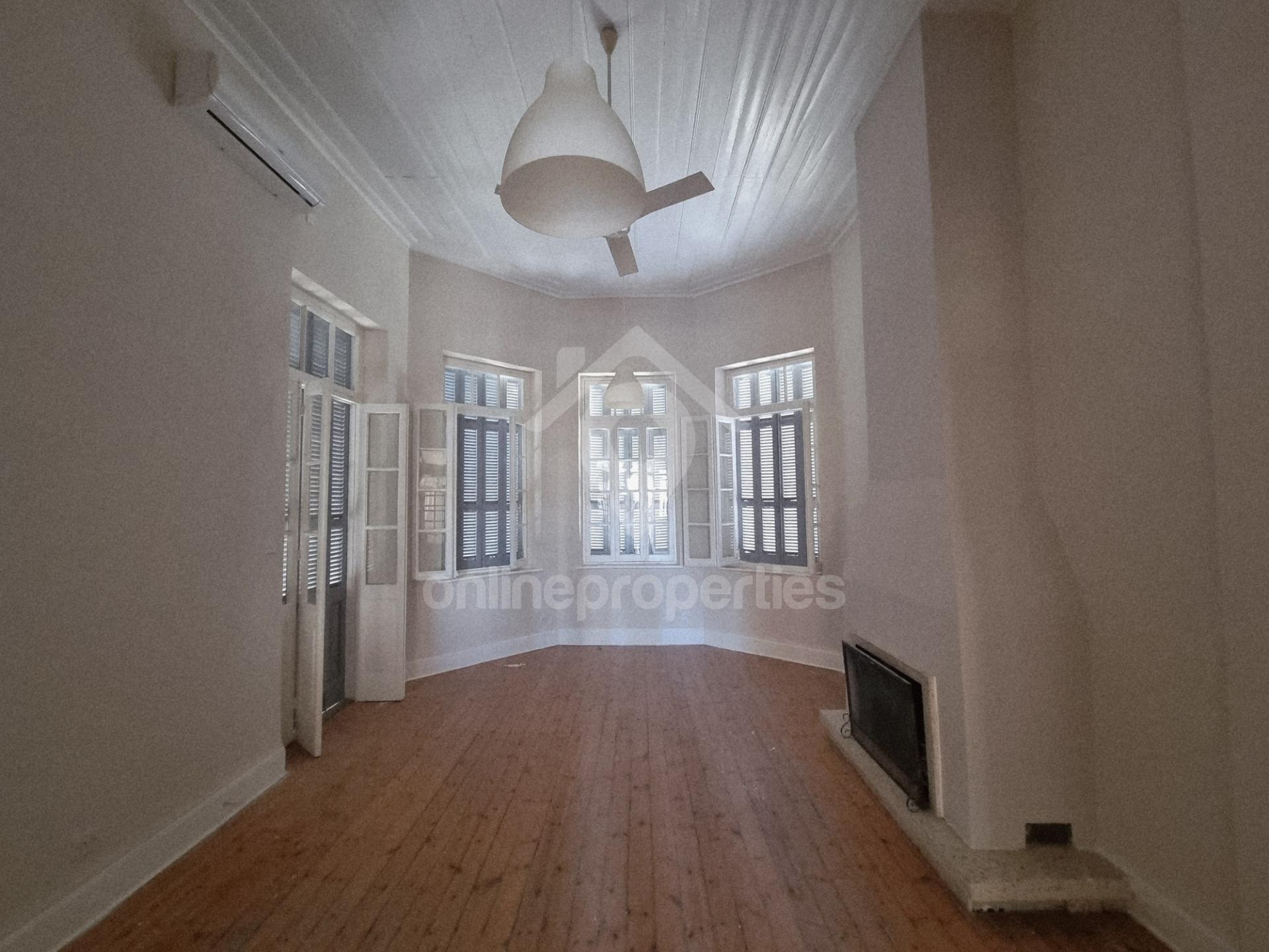 To change image, hover mouse over thumbnails below