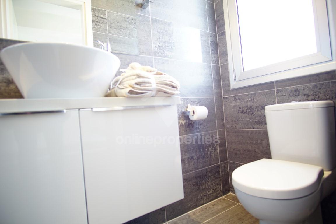 To change image, hover mouse over thumbnails below