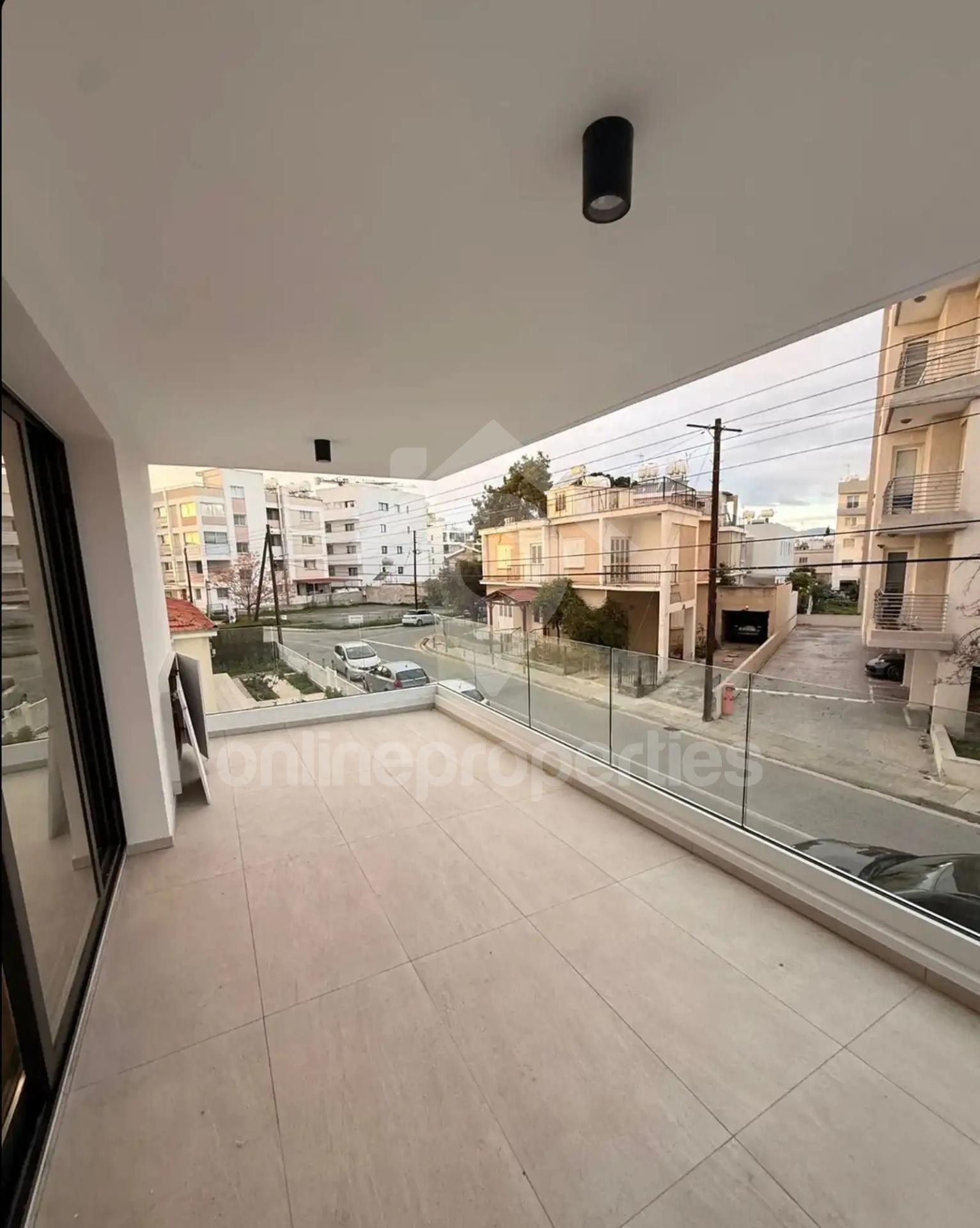 To change image, hover mouse over thumbnails below