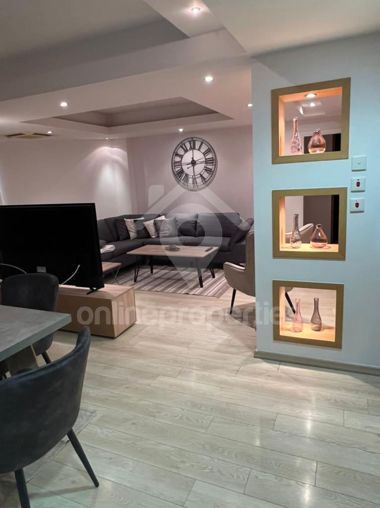 To change image, hover mouse over thumbnails below