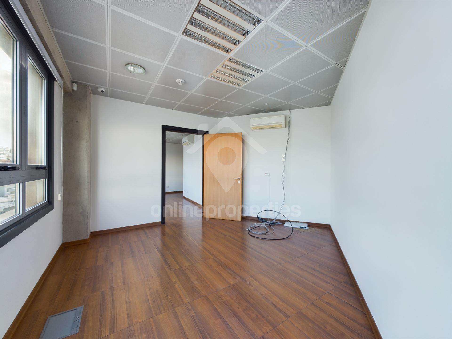 To change image, hover mouse over thumbnails below