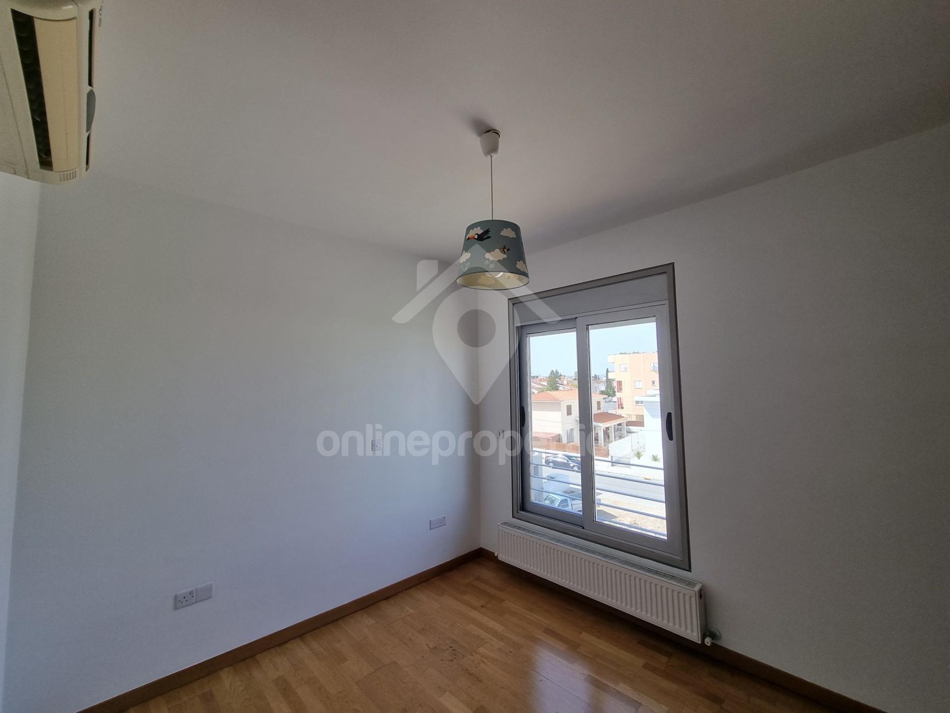 To change image, hover mouse over thumbnails below