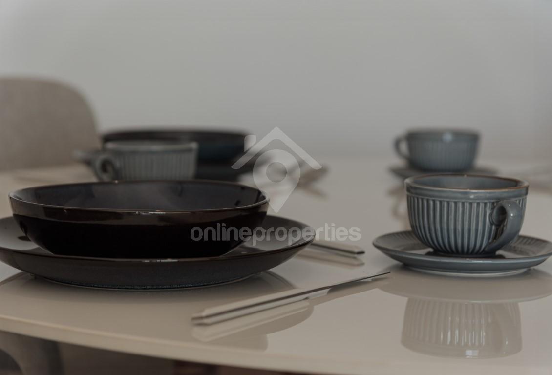 To change image, hover mouse over thumbnails below