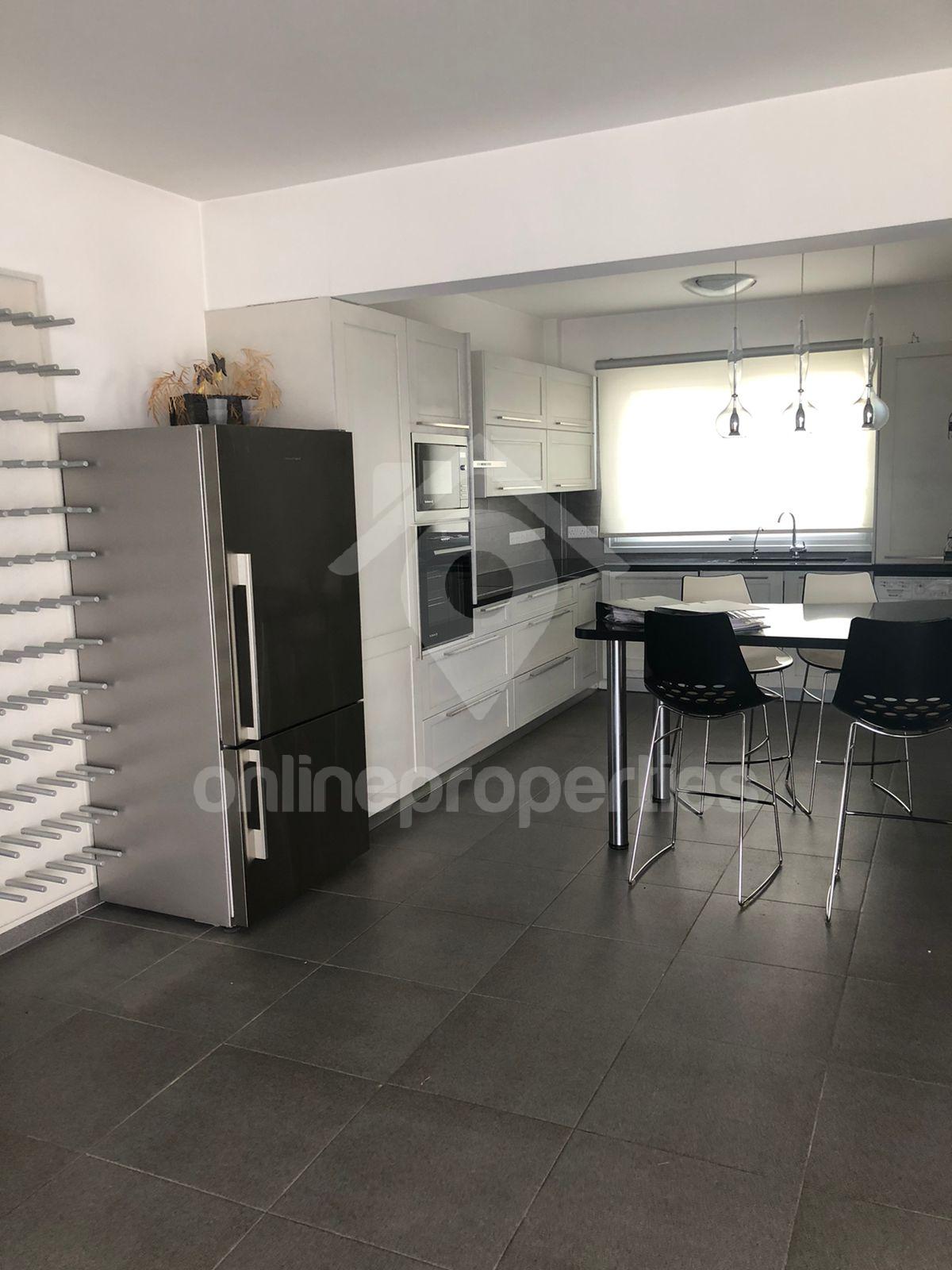 To change image, hover mouse over thumbnails below