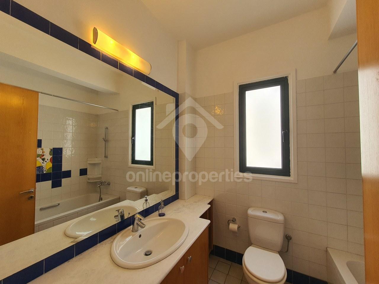 To change image, hover mouse over thumbnails below