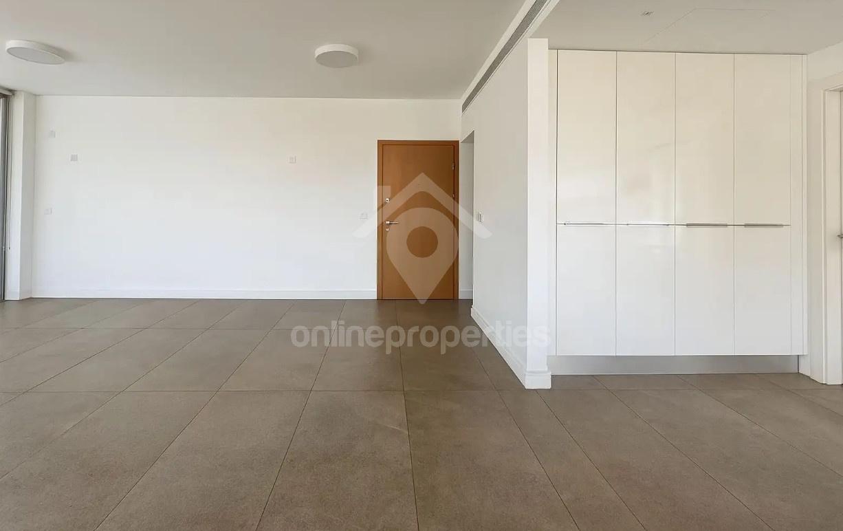 To change image, hover mouse over thumbnails below