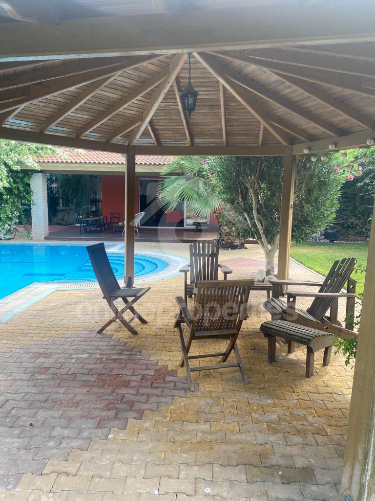 To change image, hover mouse over thumbnails below