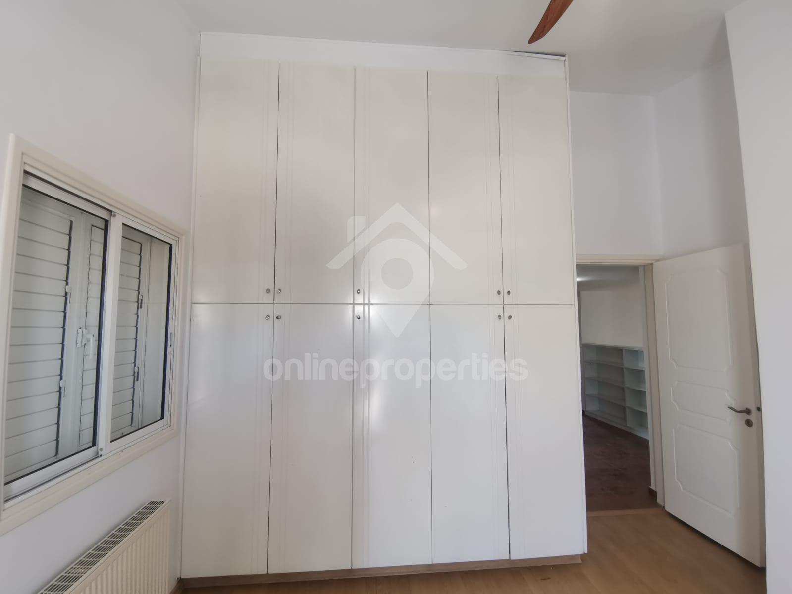 To change image, hover mouse over thumbnails below