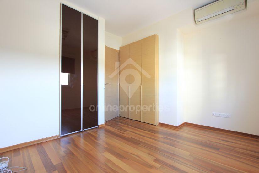 To change image, hover mouse over thumbnails below