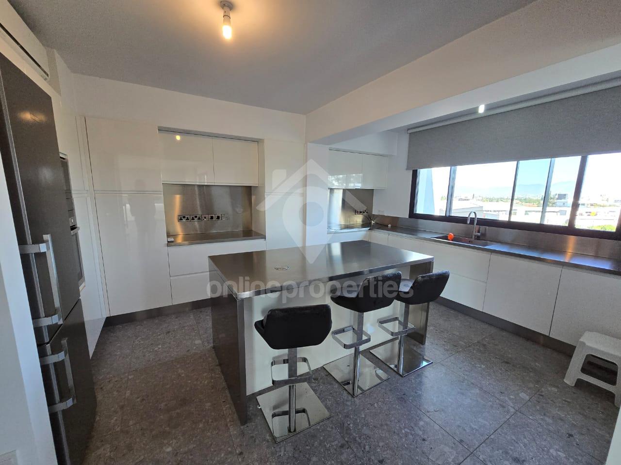 To change image, hover mouse over thumbnails below