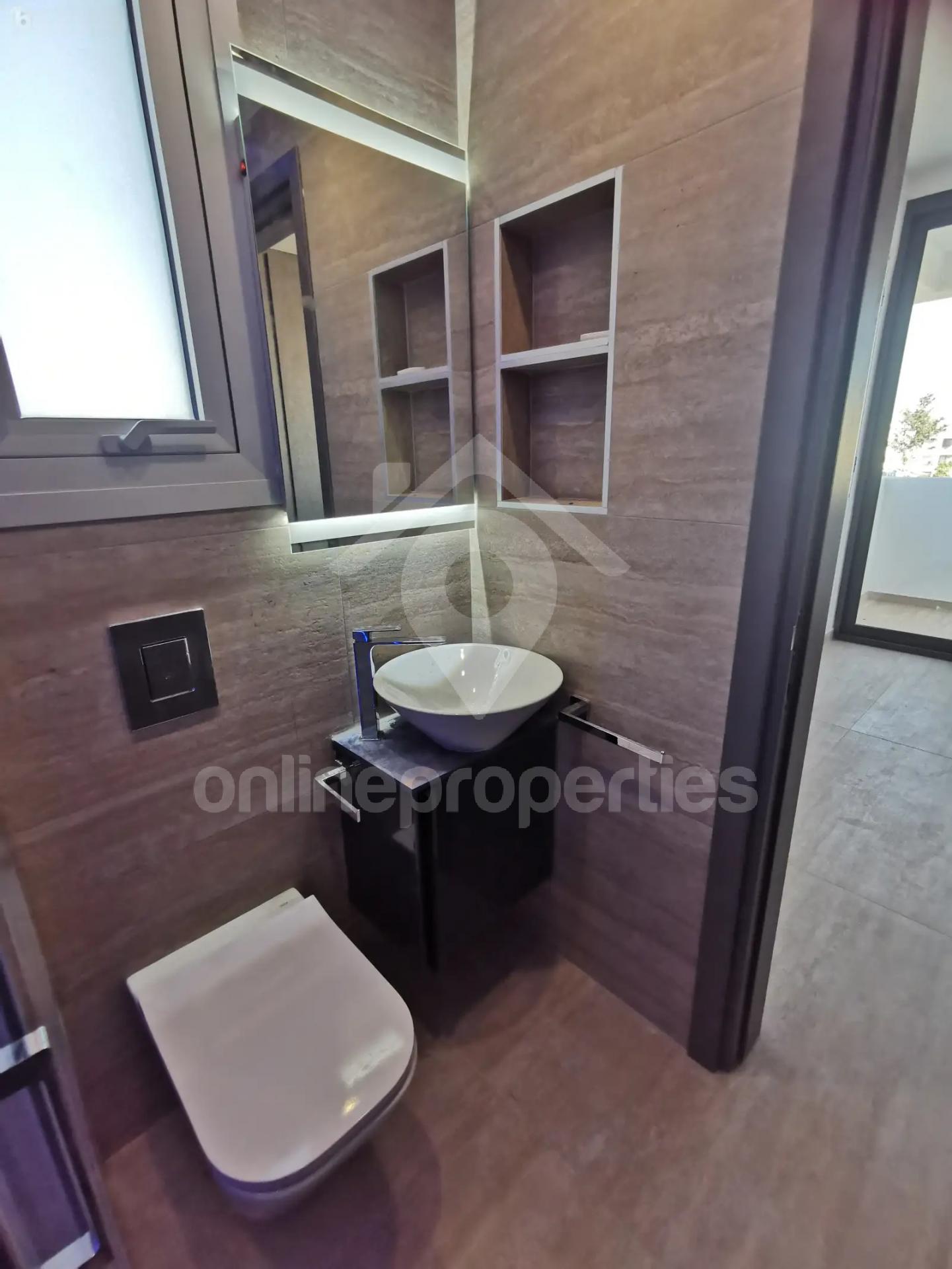 To change image, hover mouse over thumbnails below