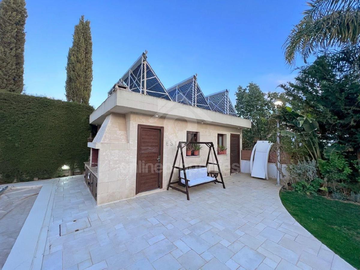 To change image, hover mouse over thumbnails below