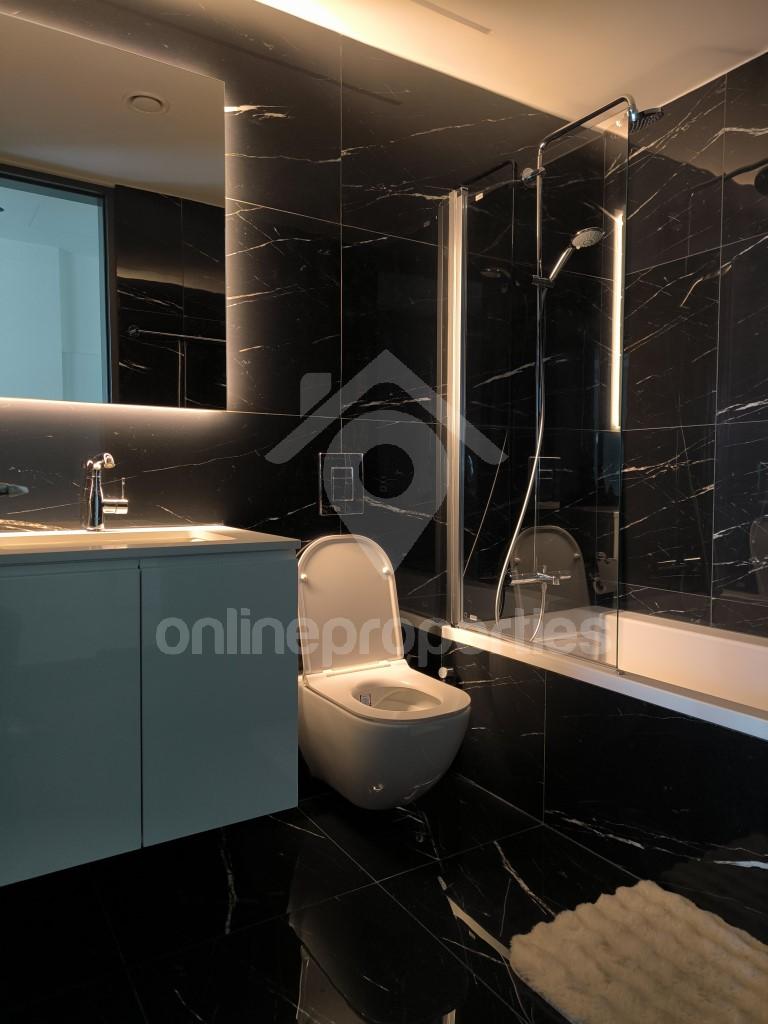 To change image, hover mouse over thumbnails below