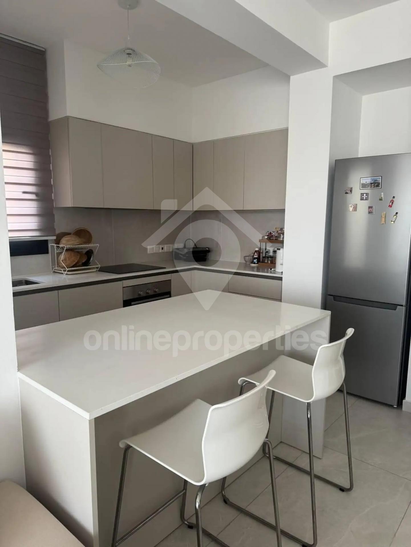 To change image, hover mouse over thumbnails below