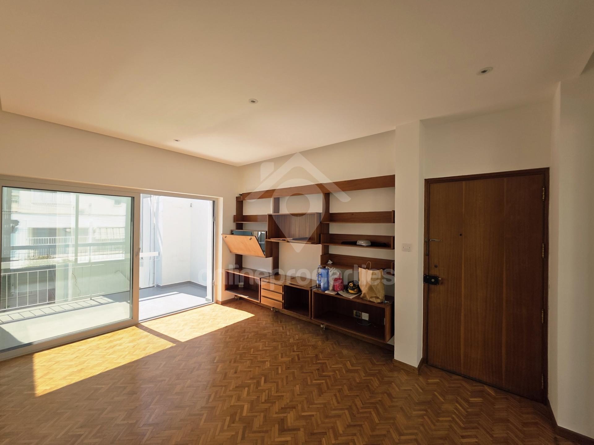 To change image, hover mouse over thumbnails below