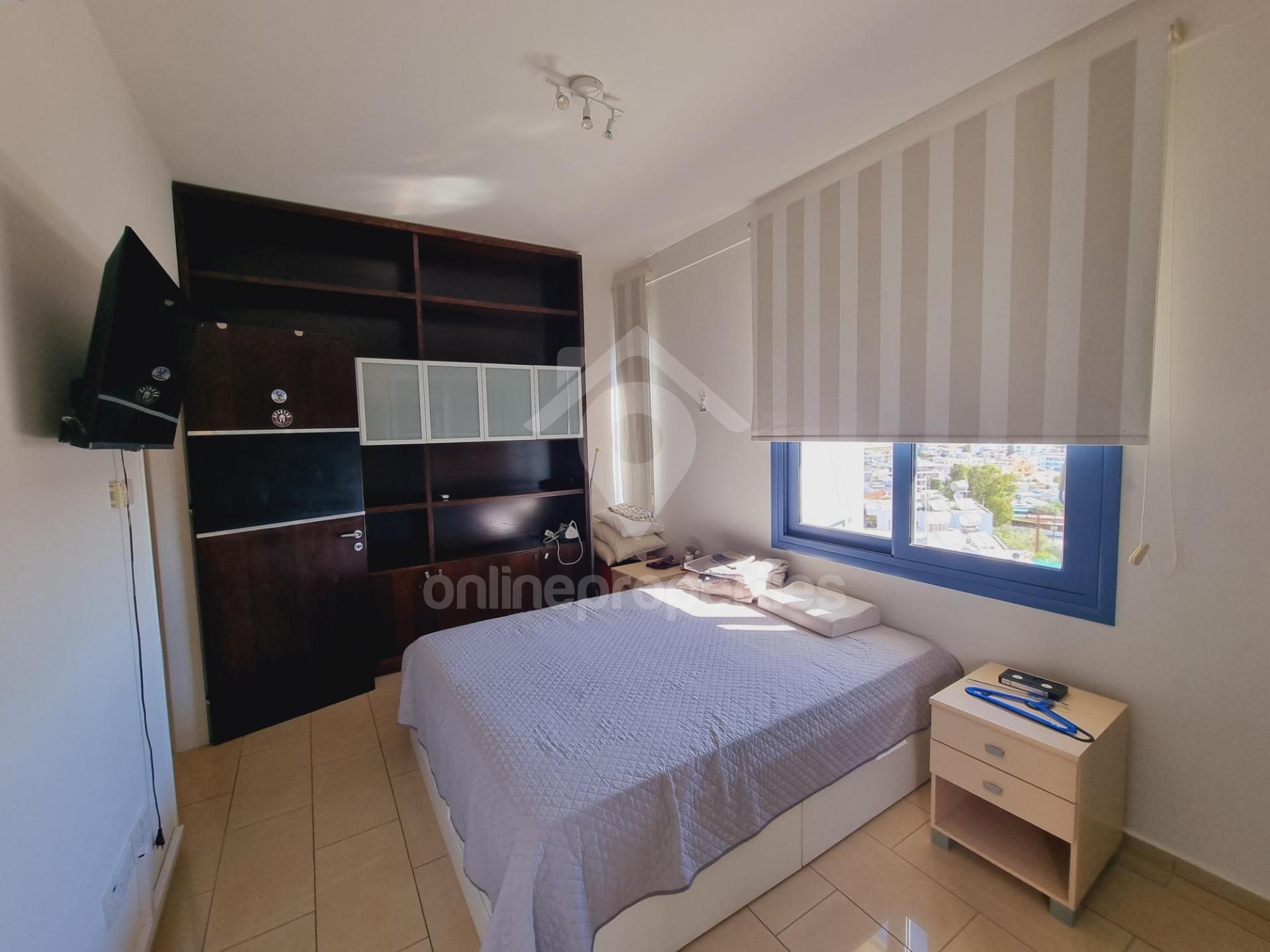 To change image, hover mouse over thumbnails below