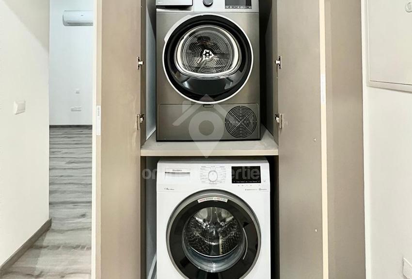 To change image, hover mouse over thumbnails below