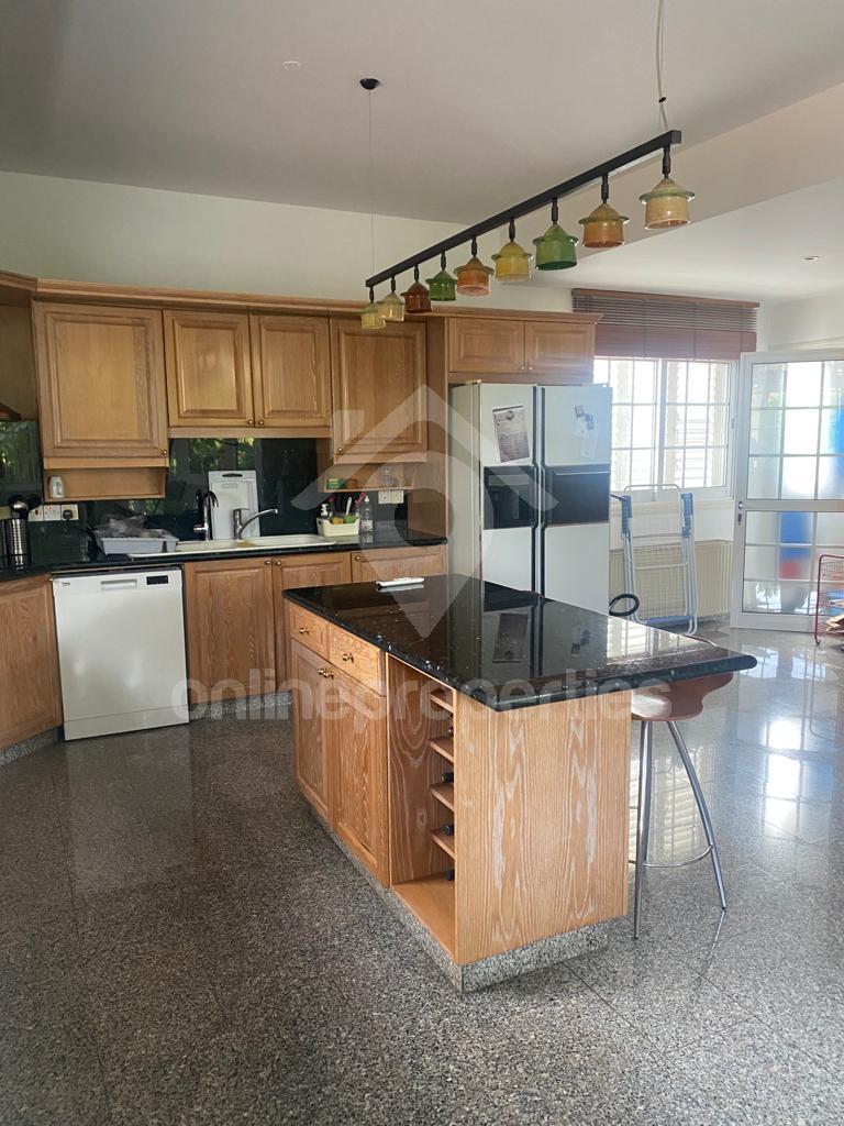 To change image, hover mouse over thumbnails below