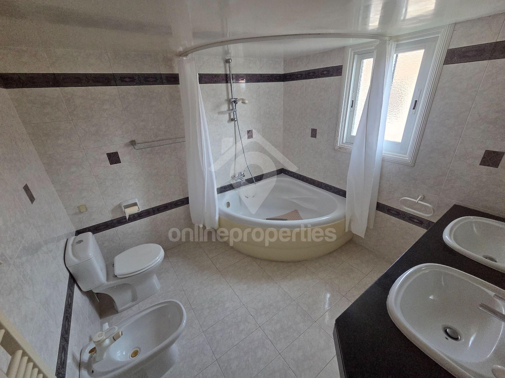 To change image, hover mouse over thumbnails below