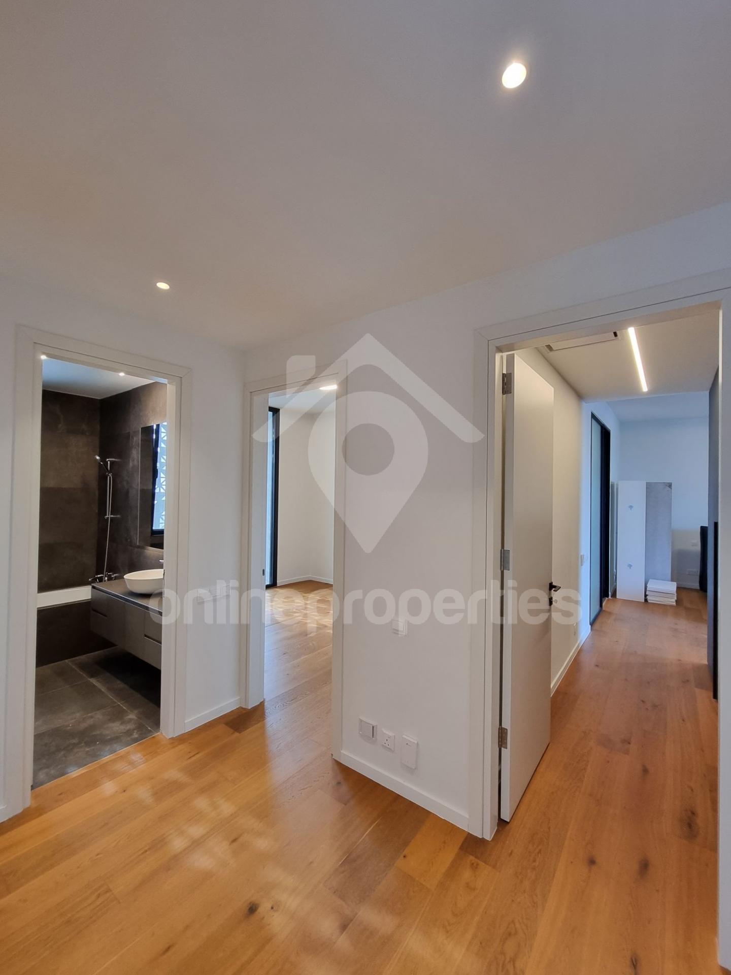 To change image, hover mouse over thumbnails below