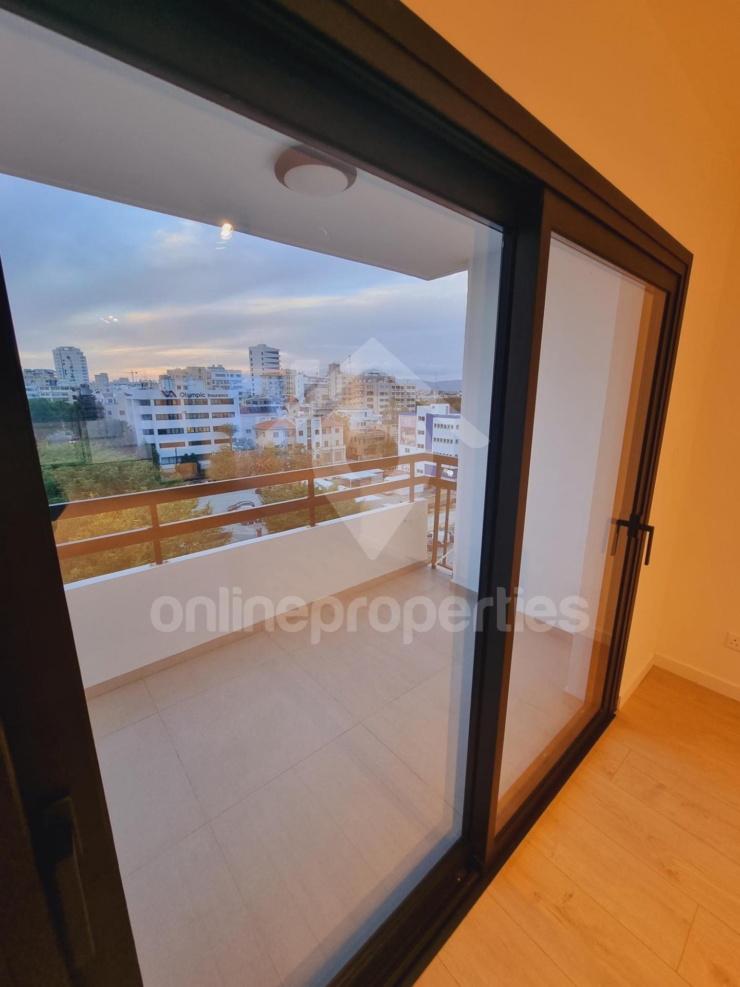 To change image, hover mouse over thumbnails below