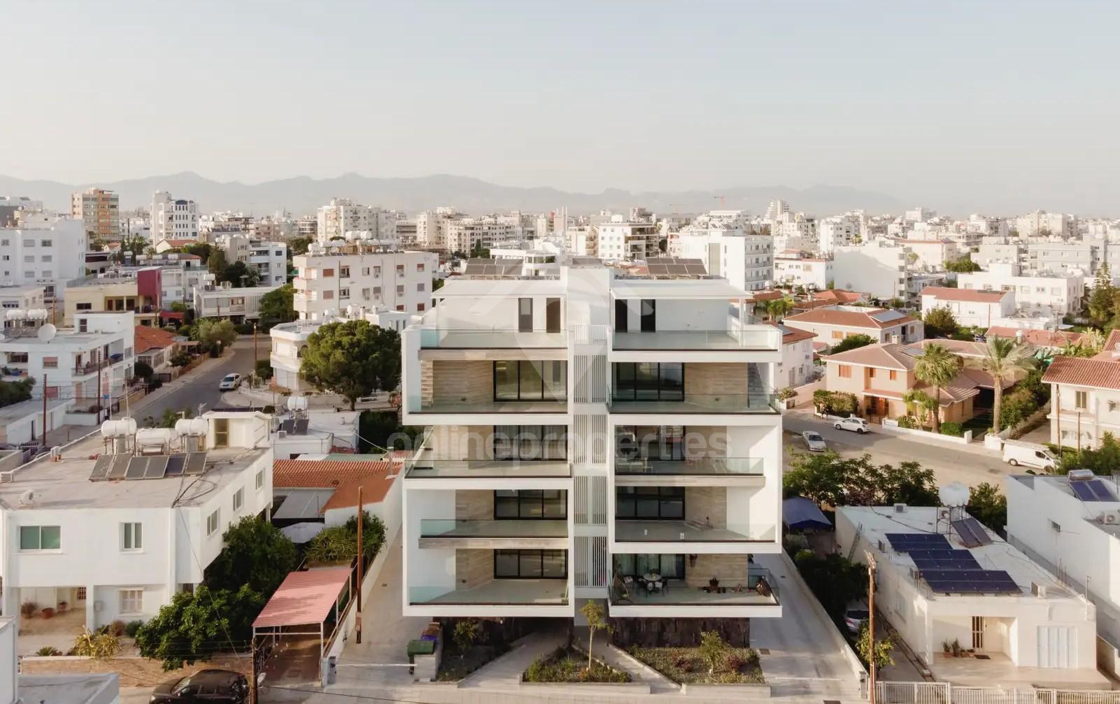 To change image, hover mouse over thumbnails below