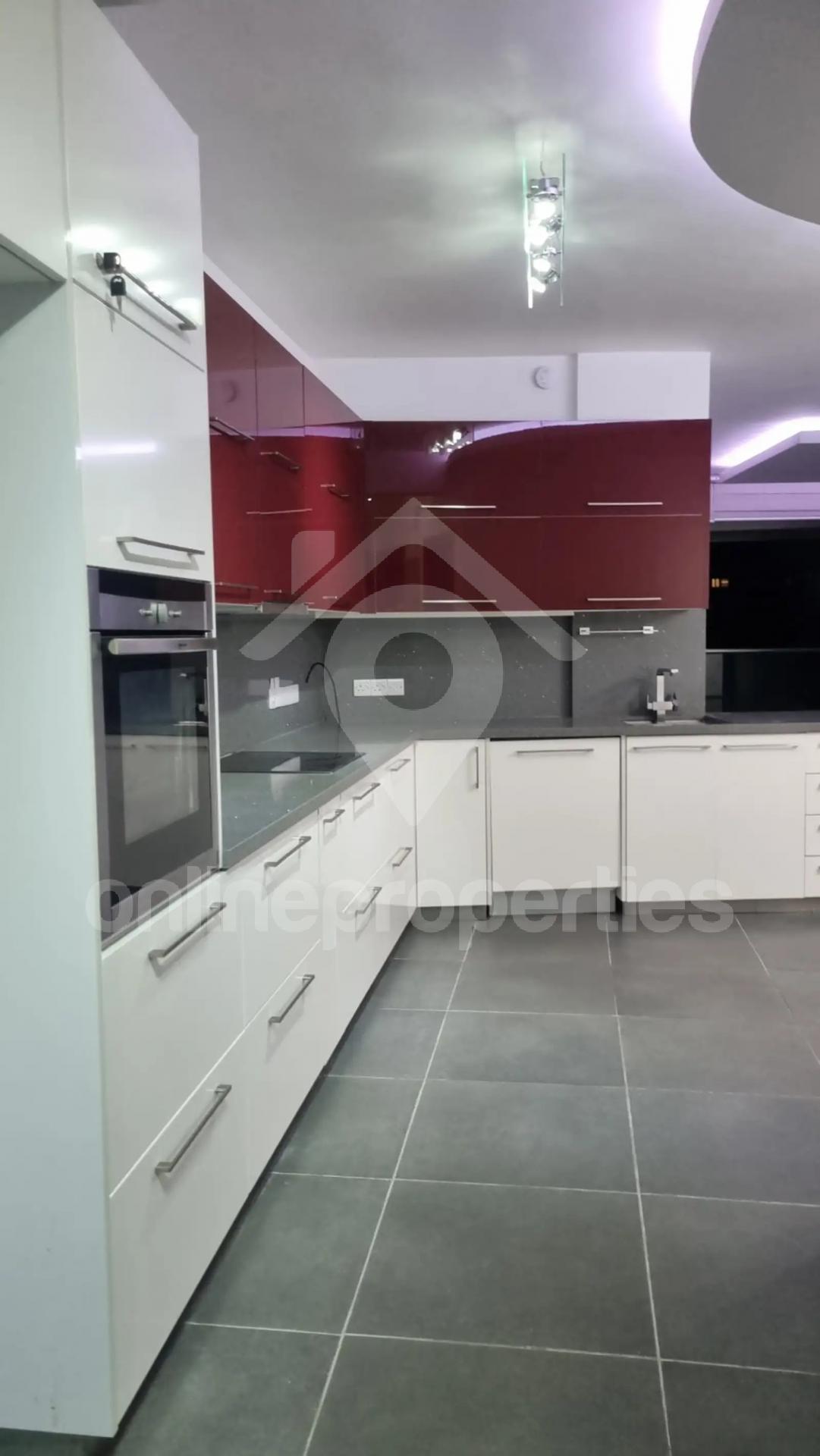 To change image, hover mouse over thumbnails below