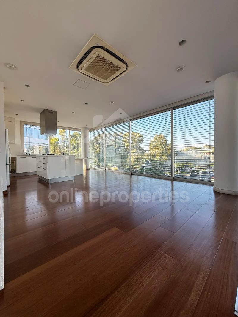 To change image, hover mouse over thumbnails below