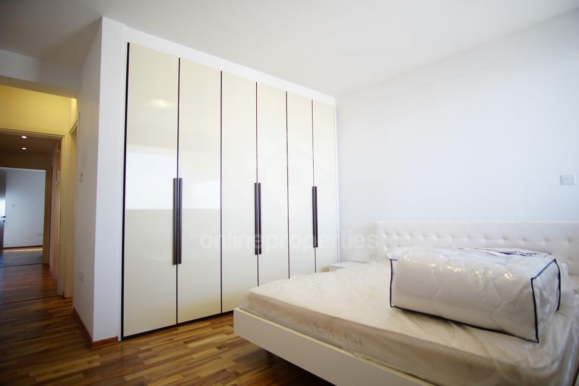 To change image, hover mouse over thumbnails below