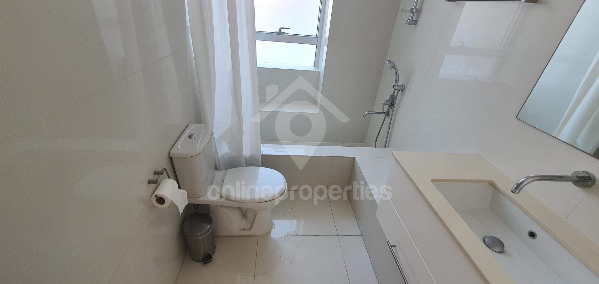 To change image, hover mouse over thumbnails below