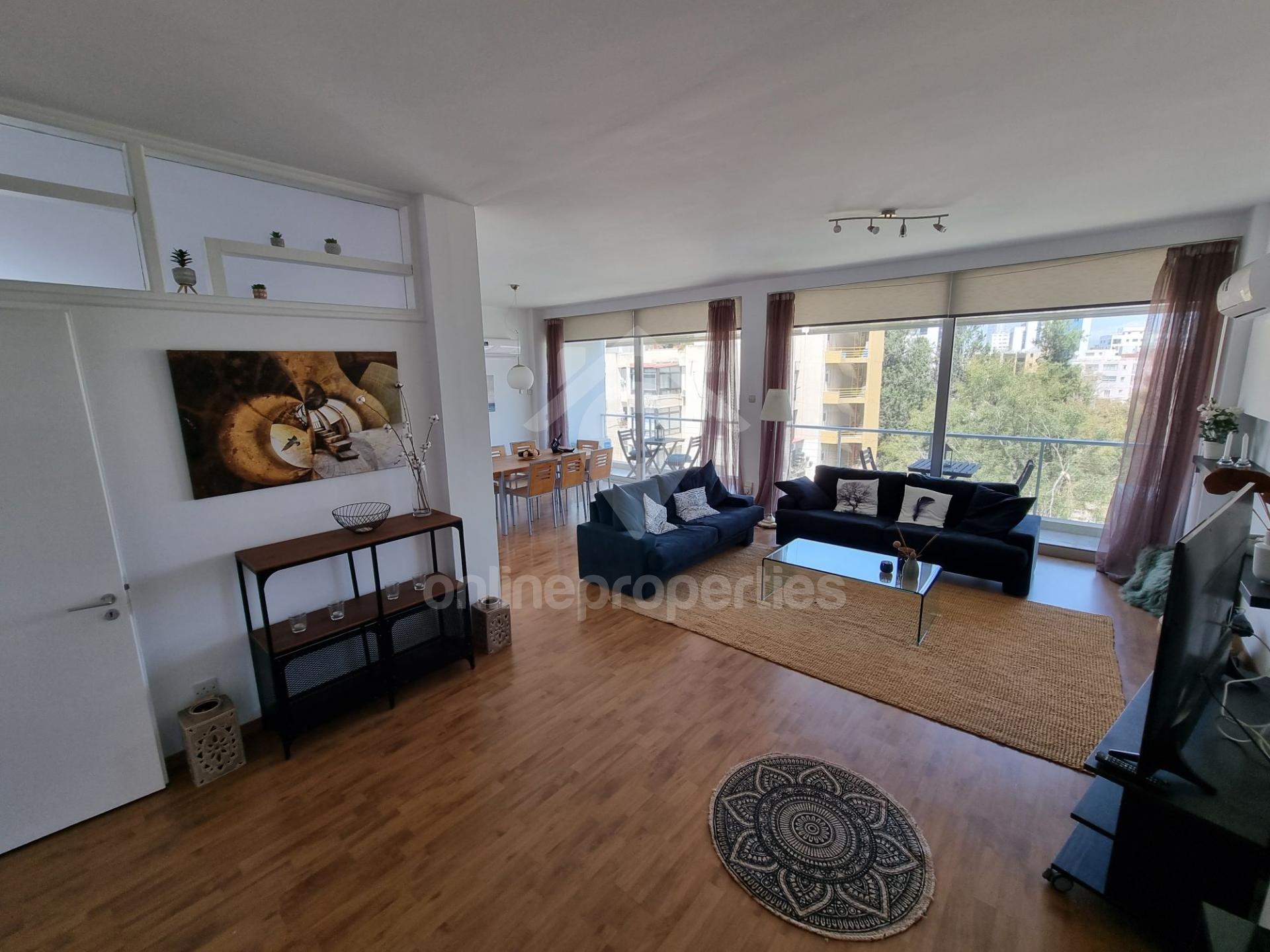 To change image, hover mouse over thumbnails below