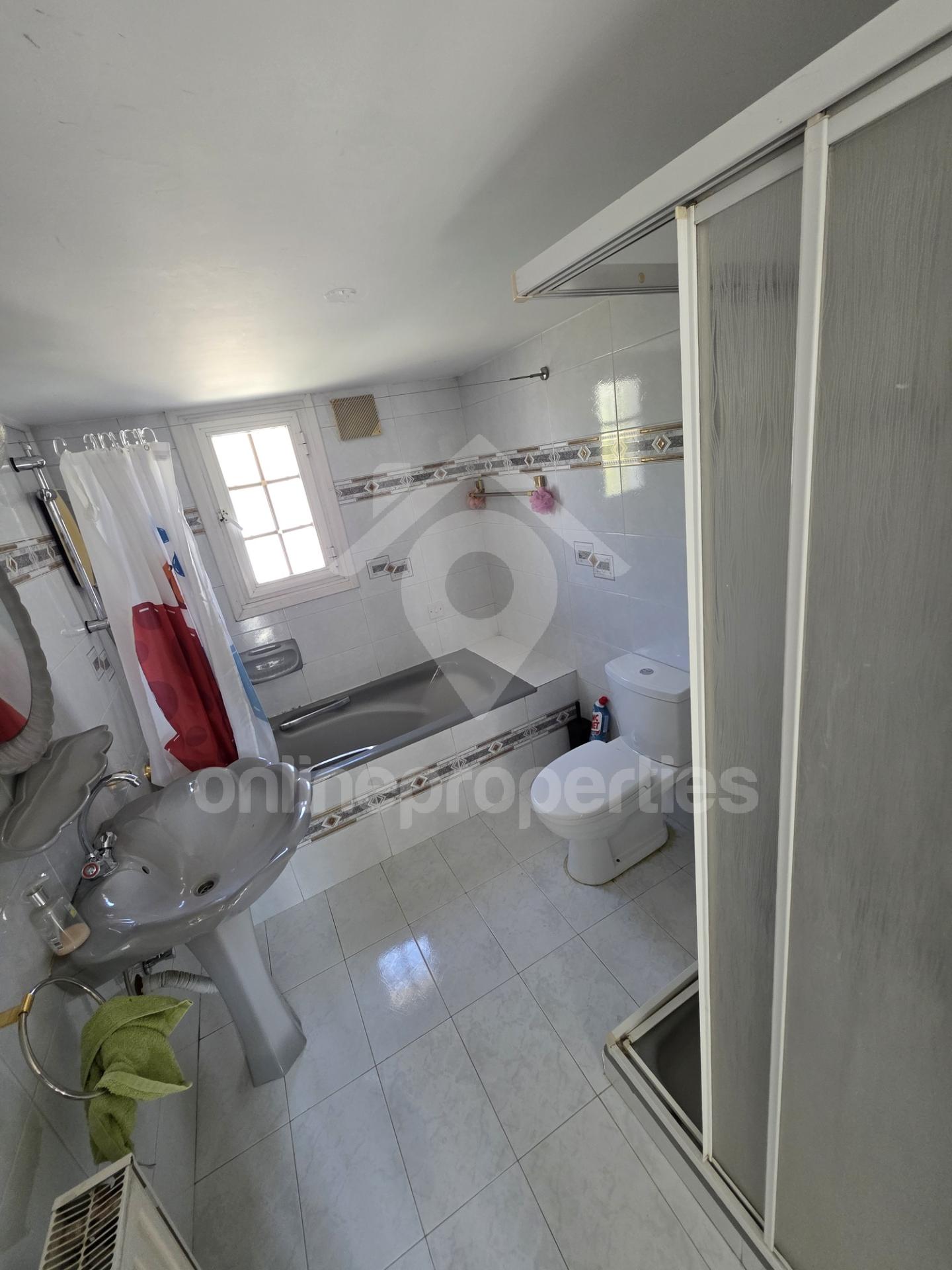 To change image, hover mouse over thumbnails below