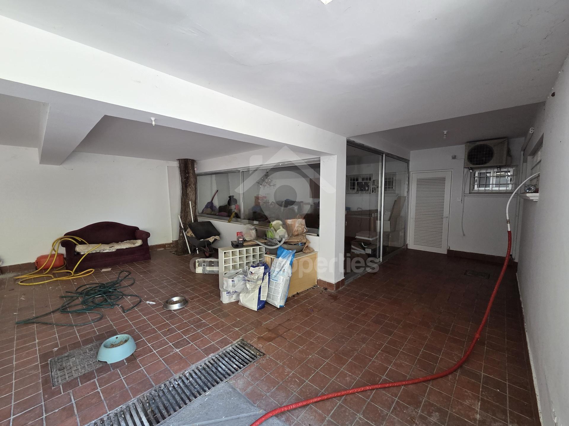 To change image, hover mouse over thumbnails below