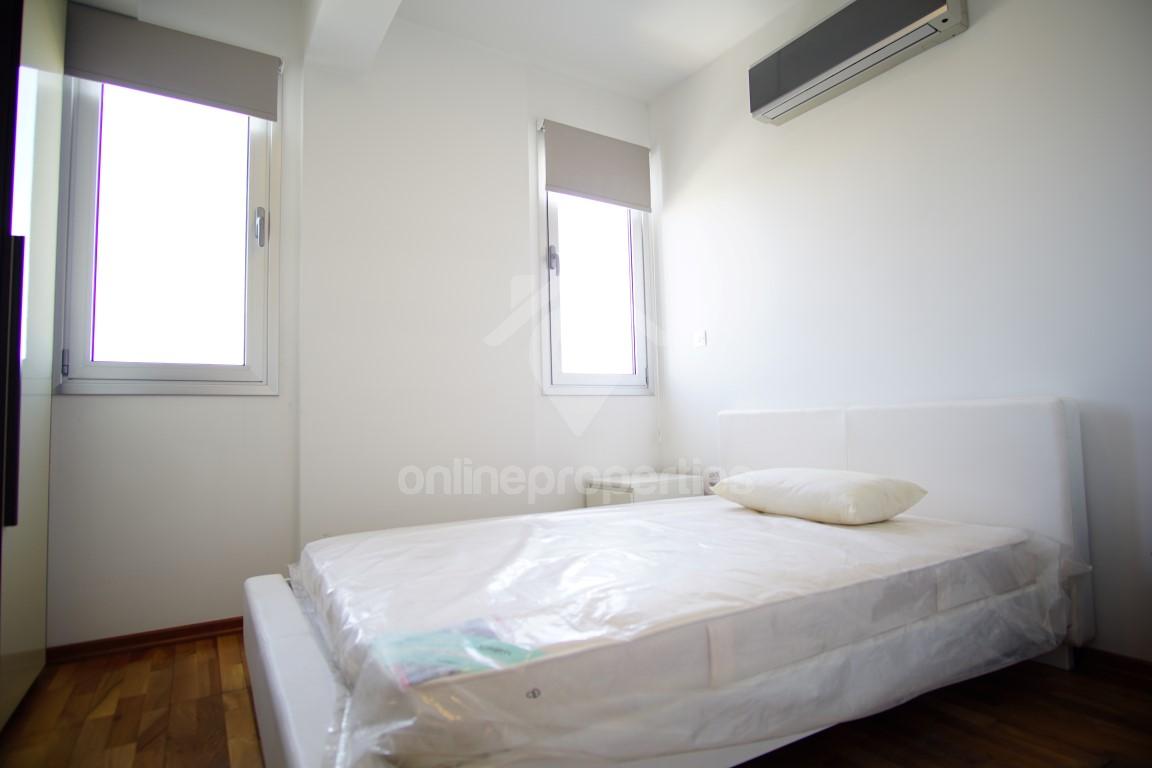 To change image, hover mouse over thumbnails below