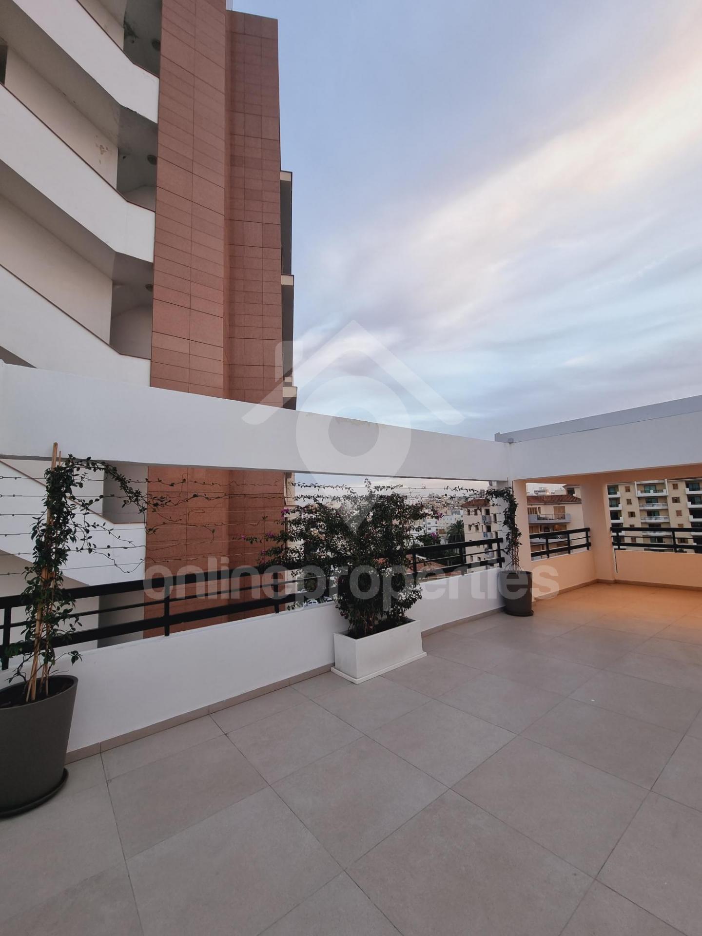 To change image, hover mouse over thumbnails below