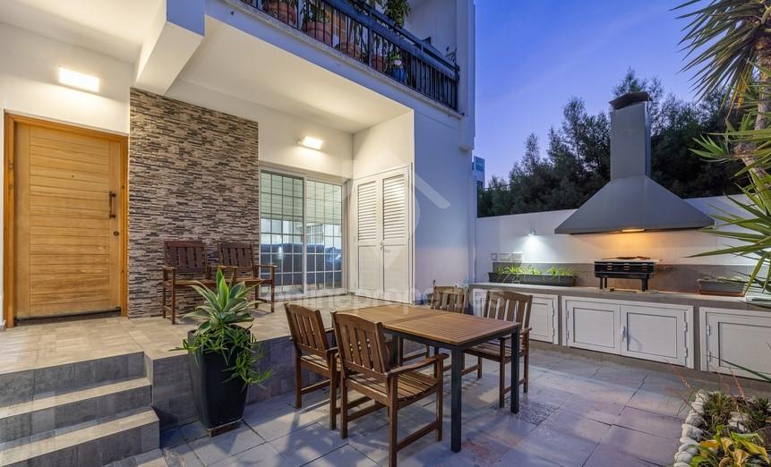 To change image, hover mouse over thumbnails below