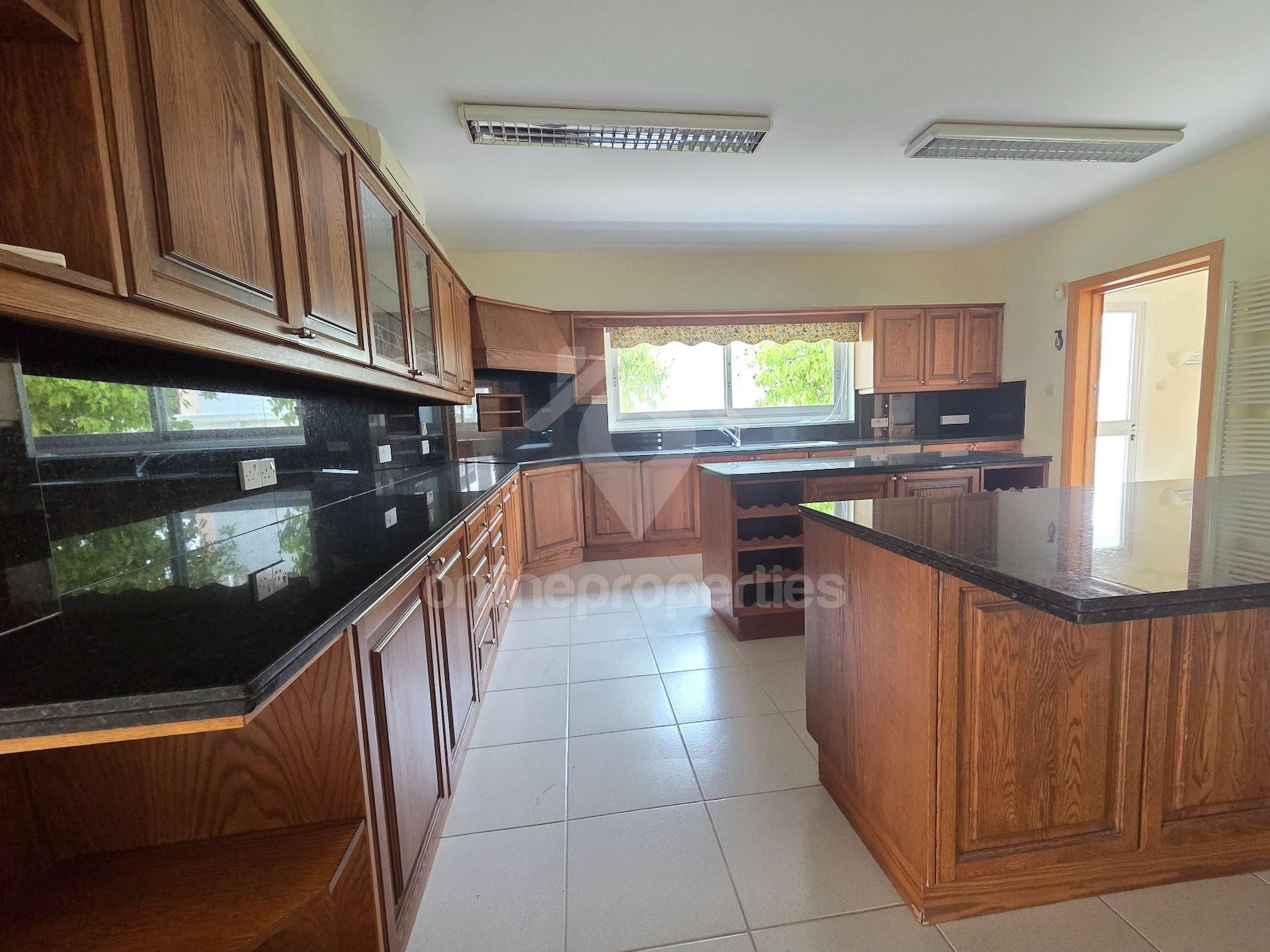 To change image, hover mouse over thumbnails below