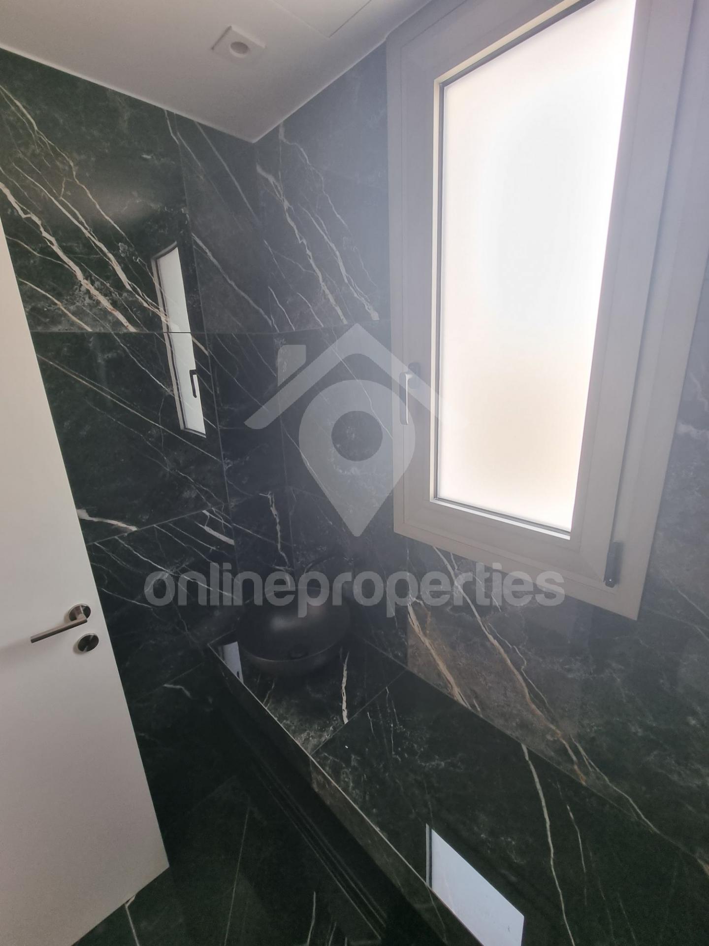 To change image, hover mouse over thumbnails below