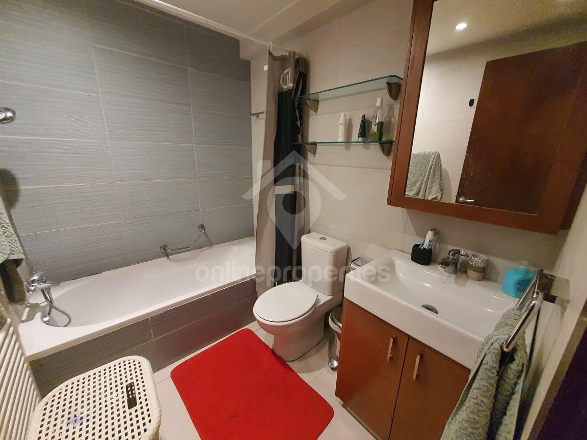 To change image, hover mouse over thumbnails below