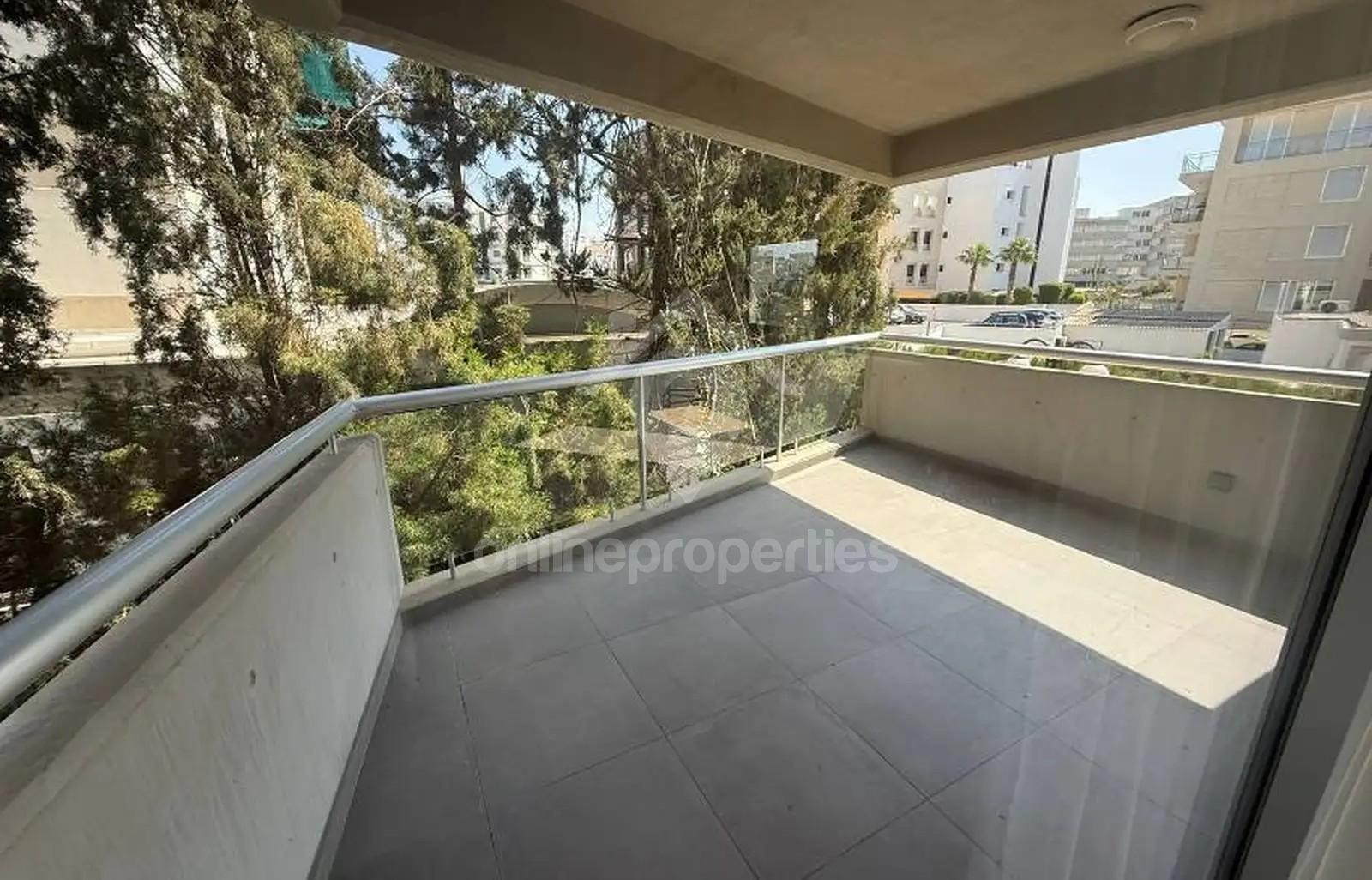 To change image, hover mouse over thumbnails below