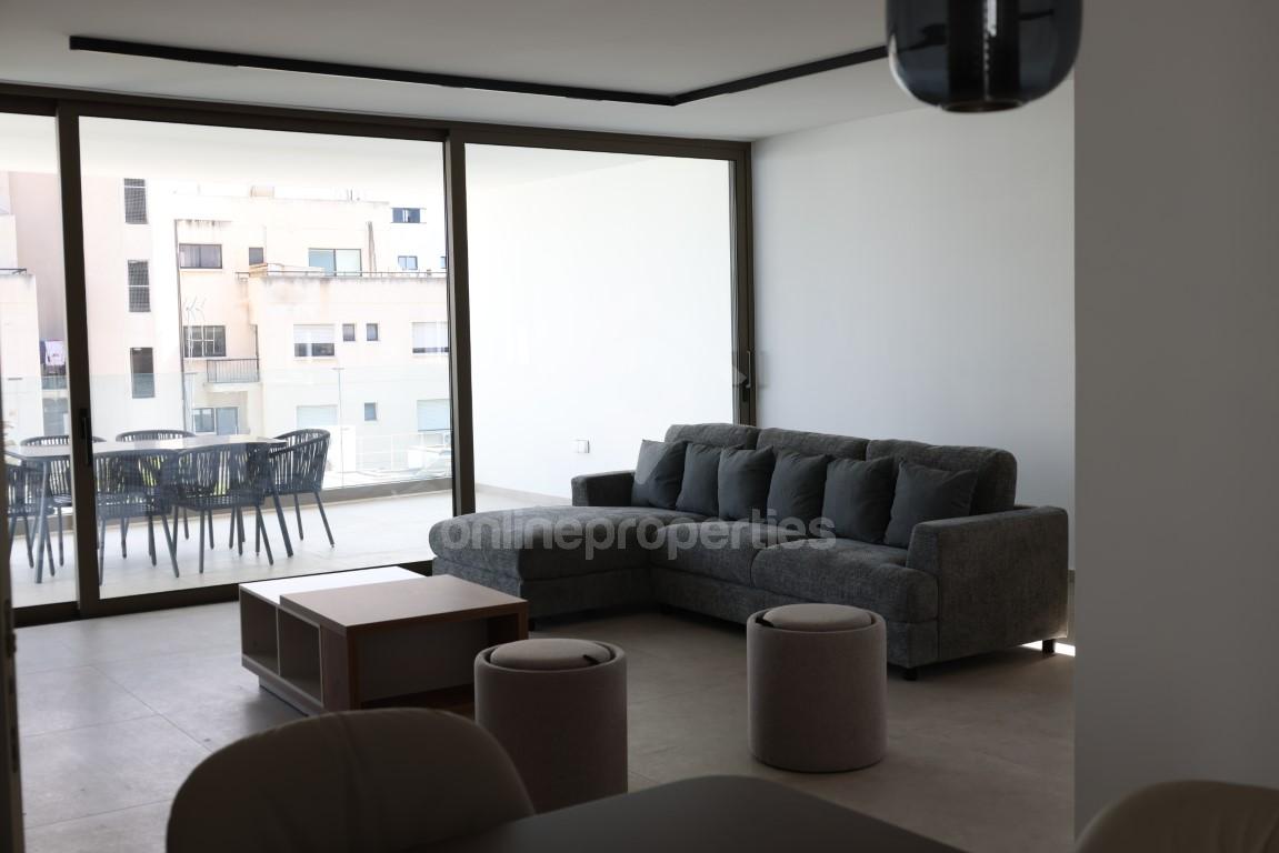 To change image, hover mouse over thumbnails below